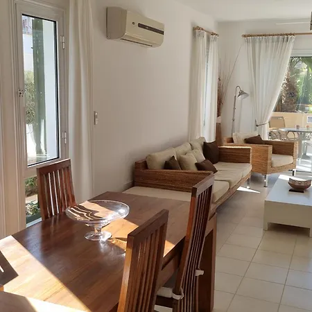 Cyprus 2 Beds Ensuite Pool Patio Wifi Parking 度假居